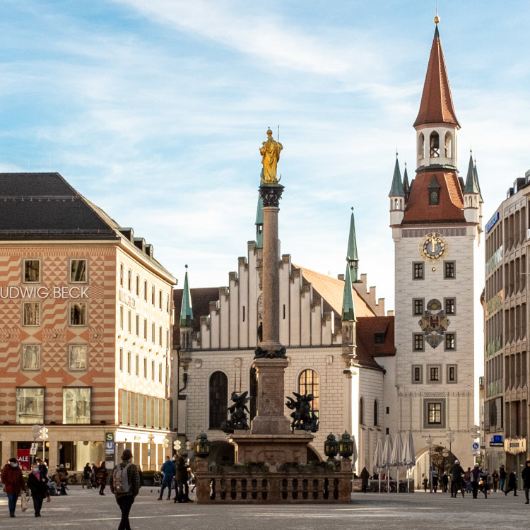 Marienplatz mit Mariensäule aus Sicht des Juwelier Geschäft Carl Thomass