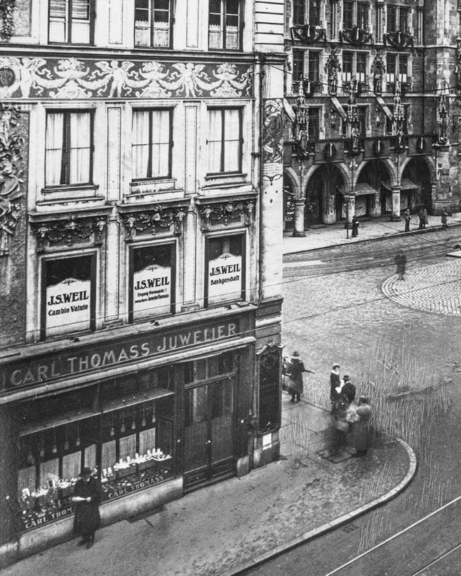 Schwarz-weiß Fotografie vom Hofjuwelier Carl Thomass am Marienplatz