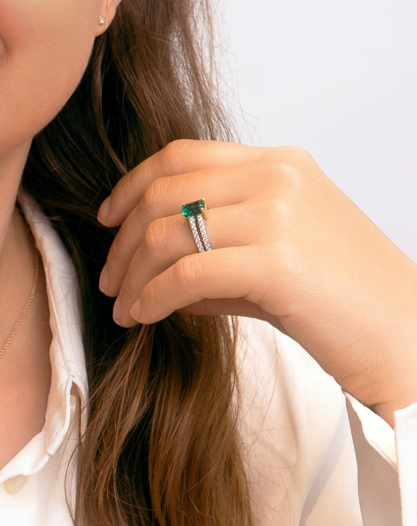 Sarah mit Smaragdring