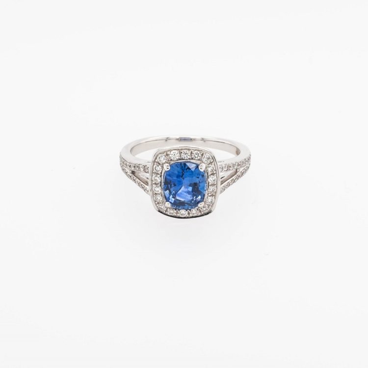 Saphir Ring mit Brillanten